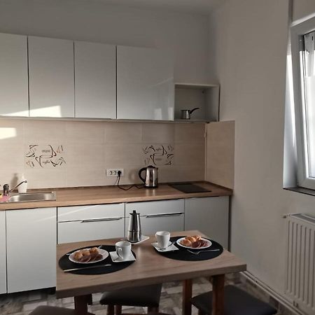 Carla'S Place Ap1 Орадеа Екстериор снимка